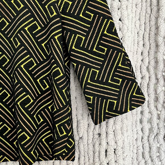 W5 Black Geometric (Yellow & Tan) Print 3/4 Length Flared-Sleeve Top Size Medium - Picture 3 of 13